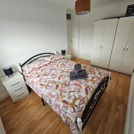 New Flat Next The Tube And Connections To The Centre Appartement Londen Buitenkant foto